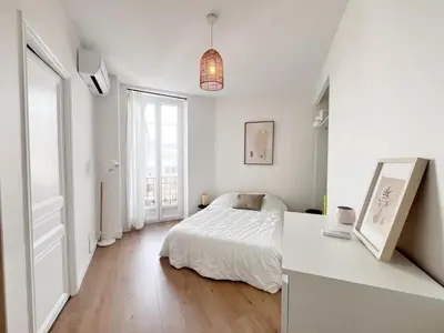 a white bedroom with a bed and a desk at RF113 - 3P Appartement Cosy et Lumineux in Nice