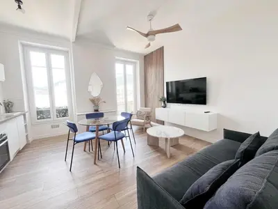 a living room with a couch and a table at RF113 - 3P Appartement Cosy et Lumineux in Nice