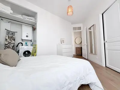 a white bedroom with a white bed and a washing machine at RF113 - 3P Appartement Cosy et Lumineux in Nice