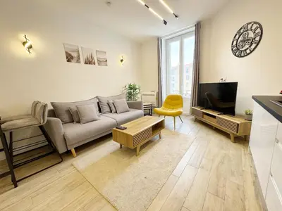 a living room with a couch and a tv at RF105 - Authentique 3P Nice centre in Nice