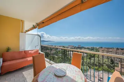 a balcony with a table and a view of the ocean at Le rêve bleu in Nice