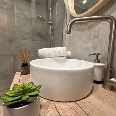 Bright Central Studio -2 min to Beach near Massena Square