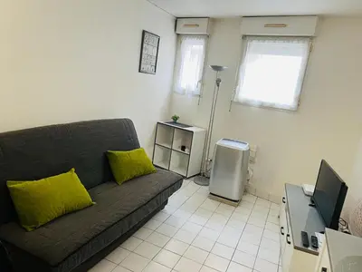 a bathroom with a shower with a trash can at Magnan et ses plages de la Promenade des Anglais in Nice