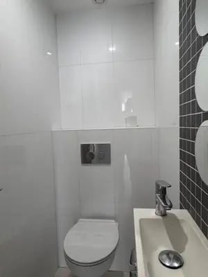 a white bathroom with a toilet and a sink at Beau 4 pièces - hyper centre 8 couchages in Nice