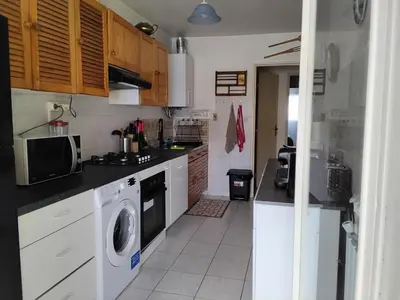 a kitchen with a washer and dryer at Près de la promenade in Nice