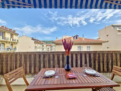 a wooden table with a vase on a balcony at Nestor&Jeeves - TROPI AZUR - Terrace - Place du Pin in Nice