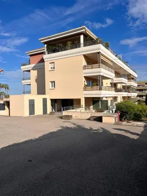 a large apartment building with a large parking lot at Appartement rénové , Climatisé, Terrasse, Parking en sous sol in Saint-Laurent-du-Var