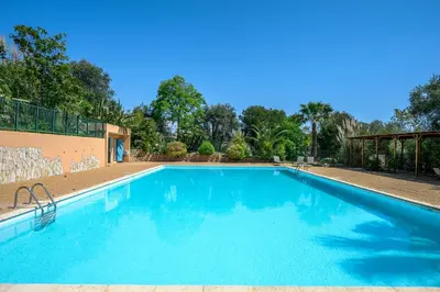 a large swimming pool with blue water at Nice Fabron, terrasse & piscine dans résidence in Nice