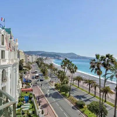 Charming Riviera Top-Floor Apartment near the Beach