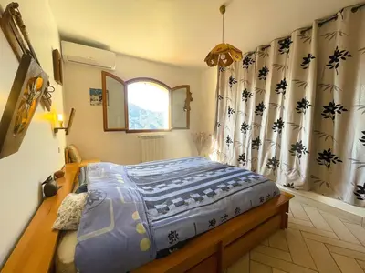 a bedroom with a bed and a window with curtains at Maison Familiale 3 chambres Cœur de la Nature in Drap