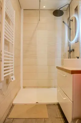 a bathroom with a shower and a sink at Nice Appartement 4pers à 2 pas de la promenade in Nice
