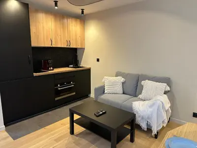 a living room with a couch and a coffee table at Côté Mer - Élégant 3 pièces, Wifi et climatisation in Nice