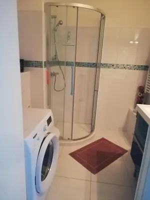 a bathroom with a shower and a washing machine at Studio calme proximité plage in Saint-Laurent-du-Var