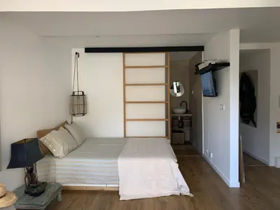 a hallway leading to a room with a mirror at Grand studio Zen à côté de la promenade des Anglais in Nice