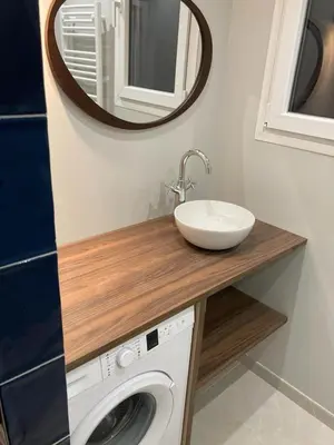 a bathroom with a sink and a washing machine at Appartement moderne proche mer et transports in Nice