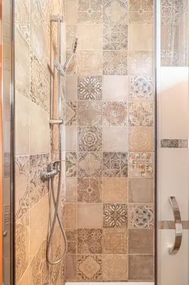 a shower in a bathroom with tiles on the wall at Maison 6-7p, Terrasses, proche Plages, Nice Centre in Nice