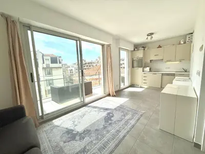 a large room with a large window and a kitchen at Studio Terrasse 3ème étage, climatisation coeur de Nice in Nice