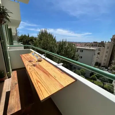 Cosy appartement en plein centre-ville dans un halo de verdure avec vue mer