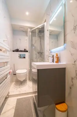 a bathroom with a sink and a shower and a toilet at Spacieux et Moderne T2 - Hyper Centre in Nice