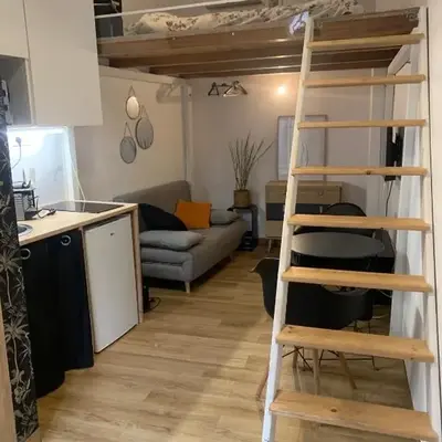 Studette Cosy