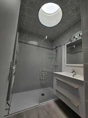 a bathroom with a shower and a sink at T2 Vue Mer avec Grande Terrasse & Parking 4 min Plage - SpiritofFamily06 in Cagnes-sur-Mer