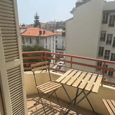 Top Floor Central Steps from the sea