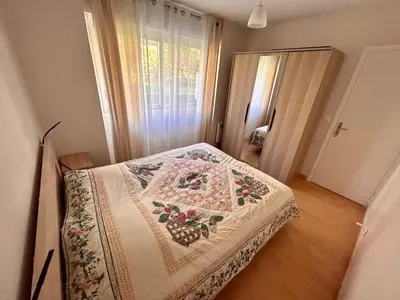a small bedroom with a bed with a blanket on it at Apparemment 2P centre Nice in Nice
