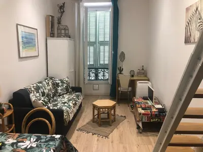 a living room with a couch and a table at Agréable studio cœur de Nice in Nice
