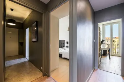 a hallway with a room with a bed and a window at Elegant et lumineux 3 pieces Avenue Jean Medecin in Nice