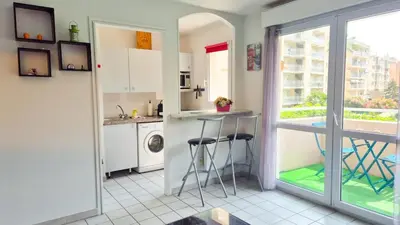 a kitchen with a counter and a sink and a window at Appartement 2P, balcon, parking proche mer in Nice