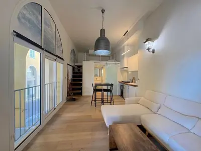 a living room with a white couch and a table at ⁂ Charmant Mezzanine Central - Clim Wifi Famille in Nice