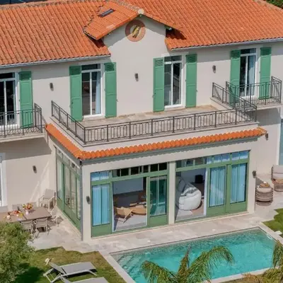 Central Luxurious Property
