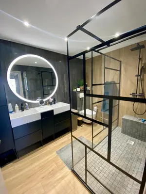a bathroom with a sink and a mirror at Nice Ouest-Splendide 3p, Roof-Terrace Panoramic Sea View in Nice