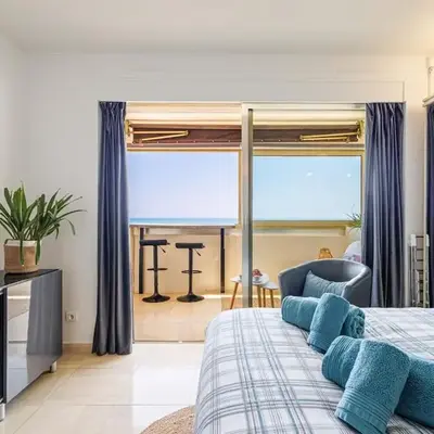 Sea View- Beach- Chic & Air-Conditioned