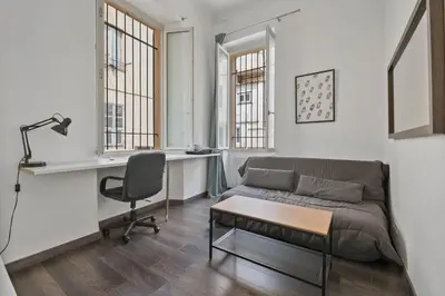 a living room with a couch and a desk at Nice et confortable 2 pièces cozy in Nice
