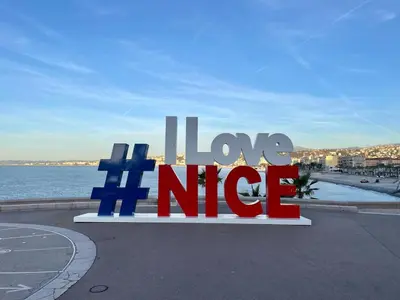a sign that says love interest on the side of a street at Perle de Nice - 50 mètres de la plage, Clim, Wifi in Nice