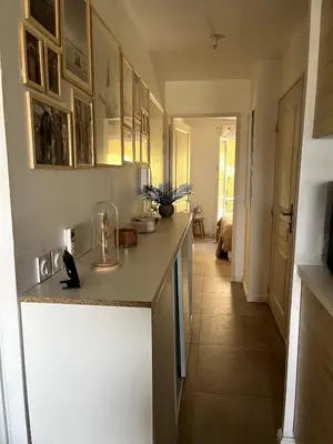 a kitchen with a counter and a hallway at Appartement calme vue mer in Saint-Laurent-du-Var