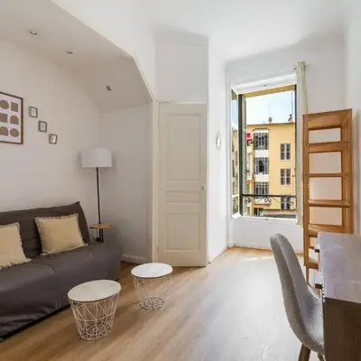 Studio cosy dans une belle copropriete classee
