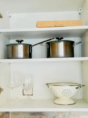 two pots and a bowl on shelves in a kitchen at Petit Bijou 1 Pers Centrale WiFI in Nice