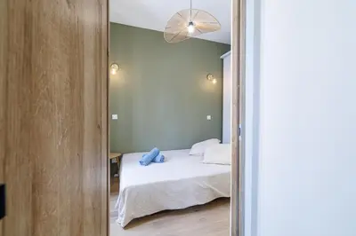 a bedroom with a bed and a mirror at T2 situé au centre-ville de Nice in Nice