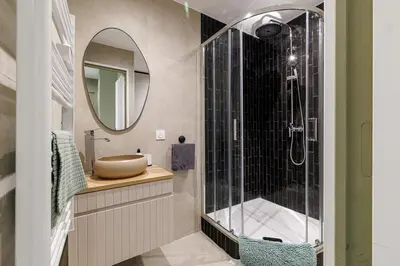 a bathroom with a sink and a shower with a mirror at T2 situé au centre-ville de Nice in Nice