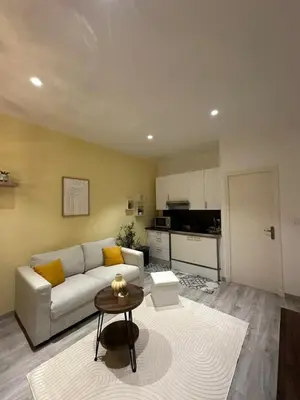a living room with a couch and a table at Nice Jussieu 2 pièces entièrement rénové in Nice