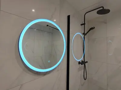 a round mirror on a wall in a bathroom at Le Clio Hyper Centre proche Promenade in Nice