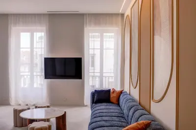 a living room with a blue couch and a table at Grand appartement Centre de Nice in Nice