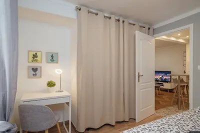 a bedroom with a door leading to a dining room at Le Chic, appartement plein centre avec Climatisation in Nice