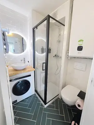 a bathroom with a shower and a toilet and a sink at Studio Neuf avec Terrasse et Aperçu Mer in Nice
