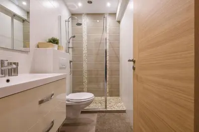 a bathroom with a toilet and a glass shower at Le Trendy, plein centre avec climatisation in Nice