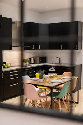 a kitchen with a table and chairs in a kitchen at L'Atelier, loft confortable dans la vieille ville, avec climatisation in Nice