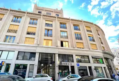a large building with cars parked in front of it at Lumineux studio proche Jean Medecin in Nice