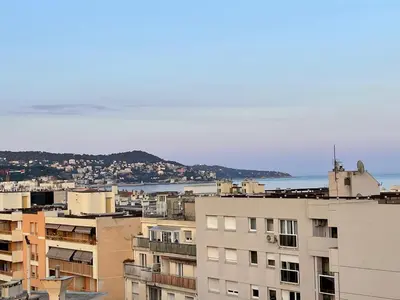 a view of a city with buildings and the ocean at Mer à 5 minutes et vue splendide! in Nice